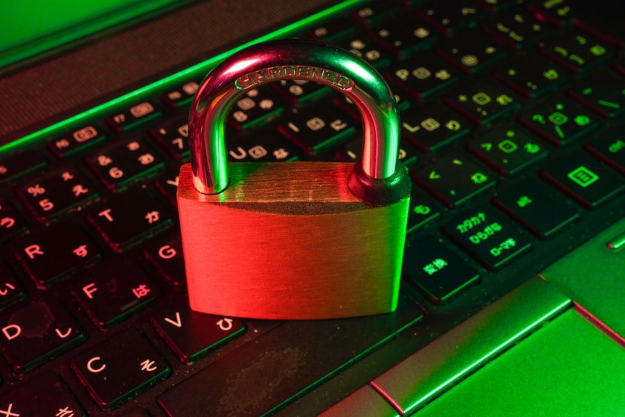 Datenschutz und Sicherheit – Schloss auf digitalem Hintergrund